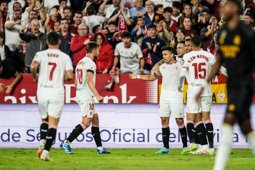 El Sevilla FC celebra un gol ante el Real Madrid