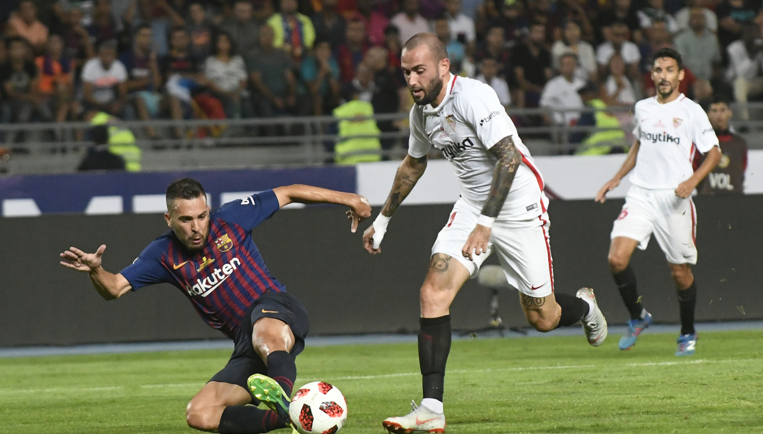 Aleix Vidal en un partido con el Sevilla FC