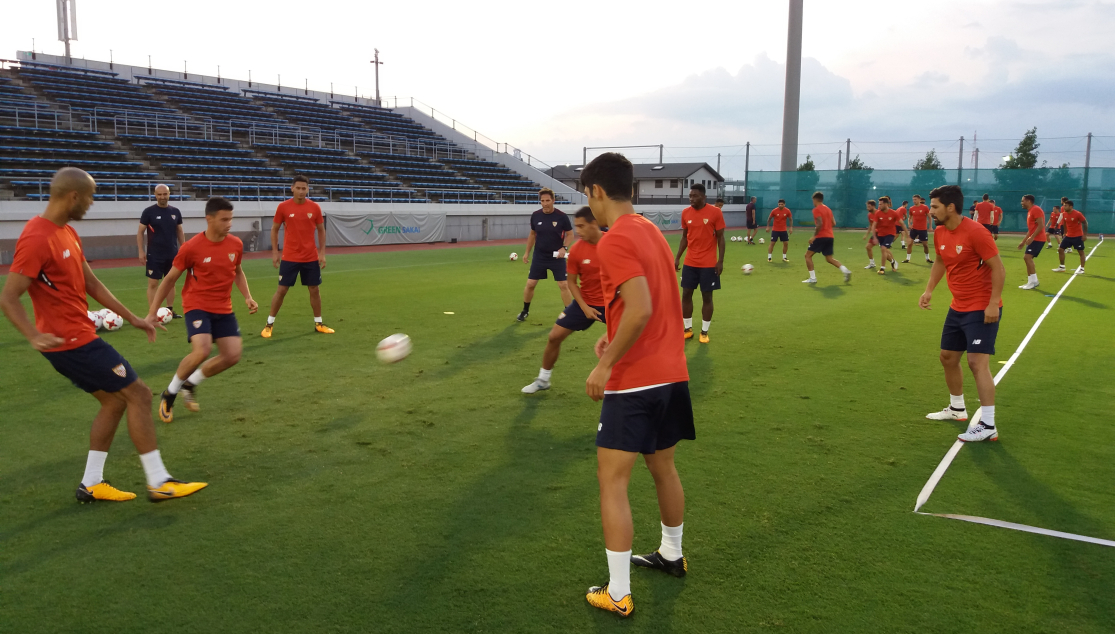 Entrenamiento del Sevilla FC en Japón