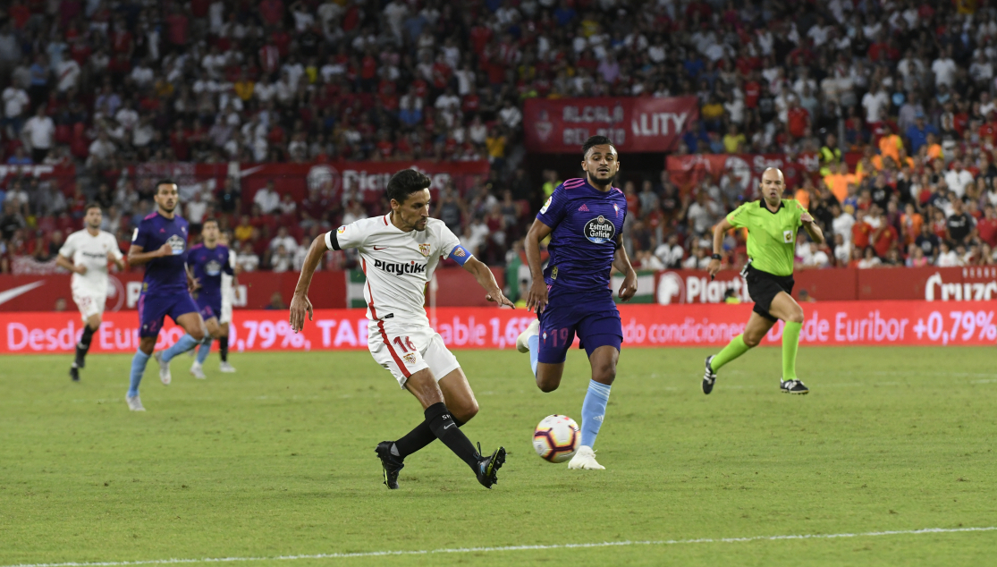 Jesús Navas ante el Celta