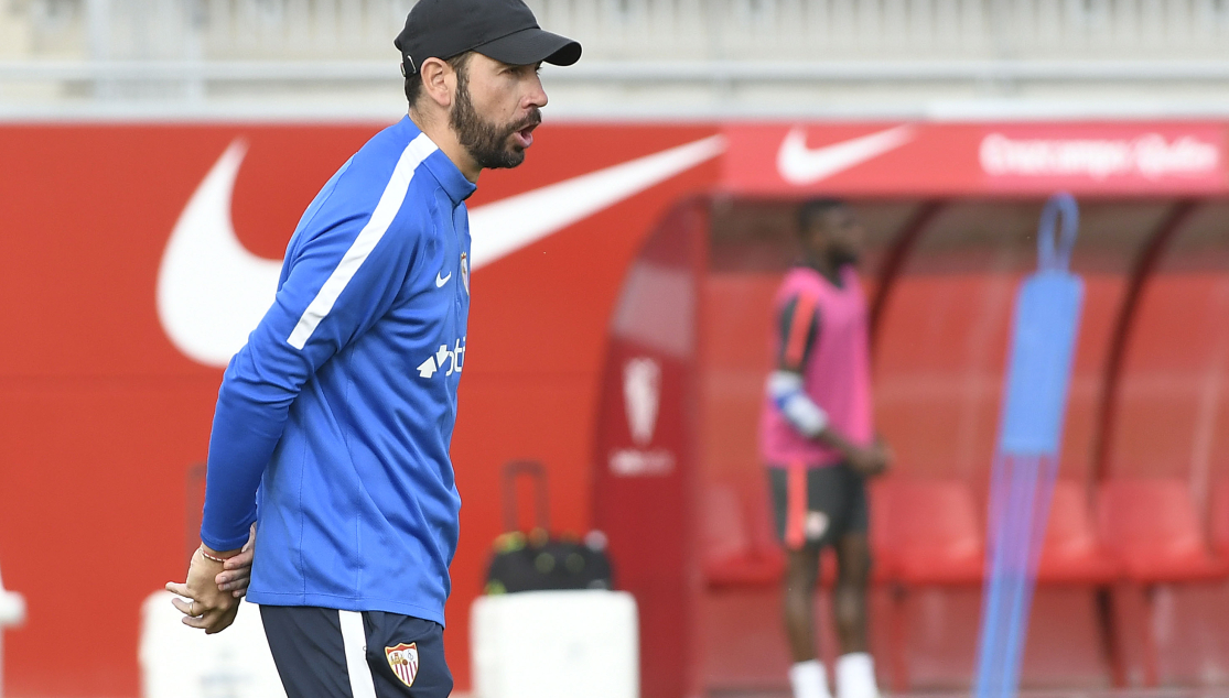 Pablo Machín en el entrenamiento del Sevilla FC