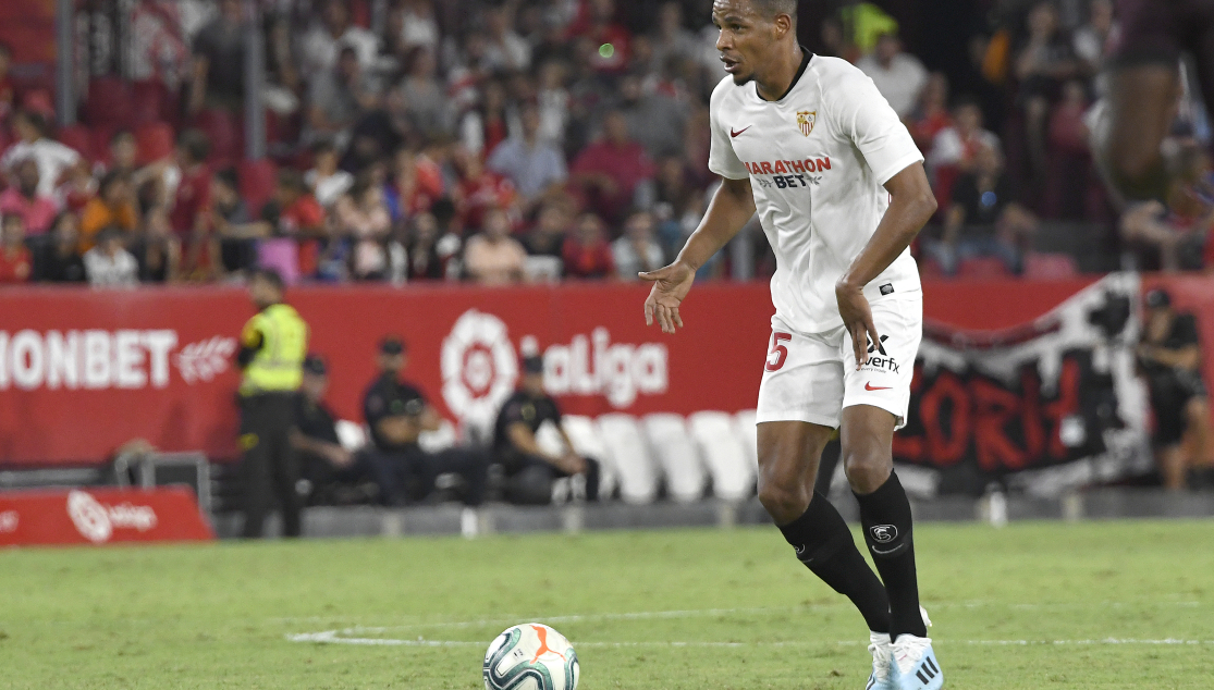 Fernando en un partido con el Sevilla FC