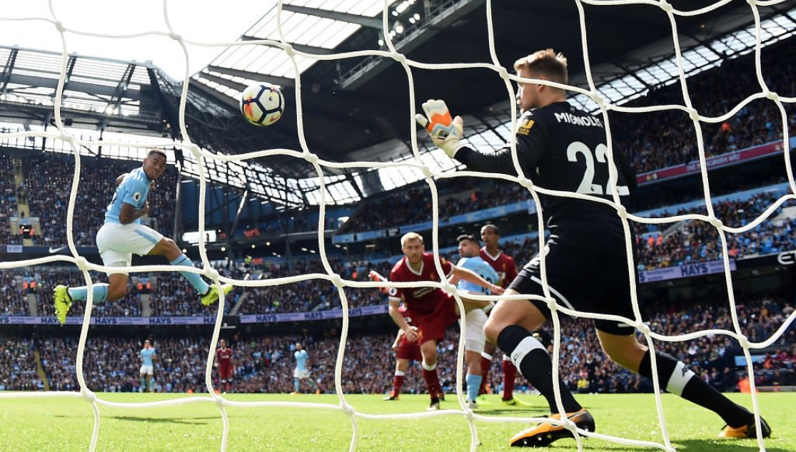 Remate de Gabriel Jesus ante Mignolet