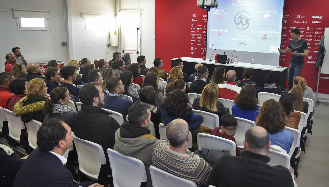 Visita de la Escuela de Padres en el Fútbol Base