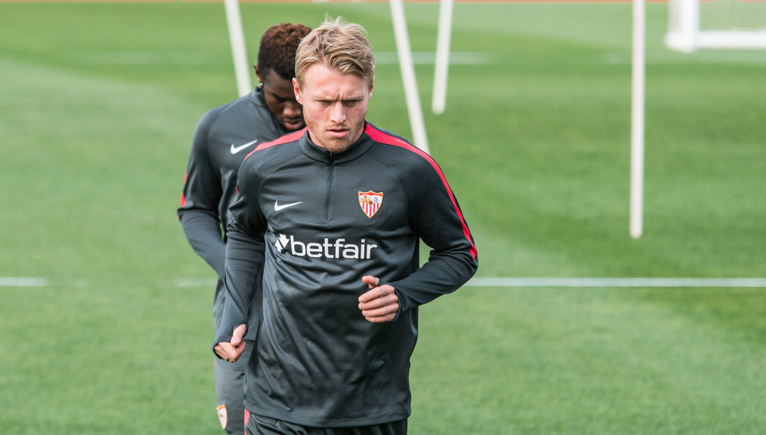 Kjaer del Sevilla FC en un entrenamiento