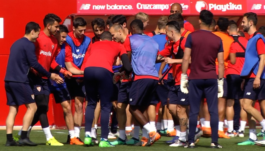 BUEN AMBIENTE EN EL ENTRENAMIENTO DEL PRIMER EQUIPO EN LA CIUDAD DEPORTIVA