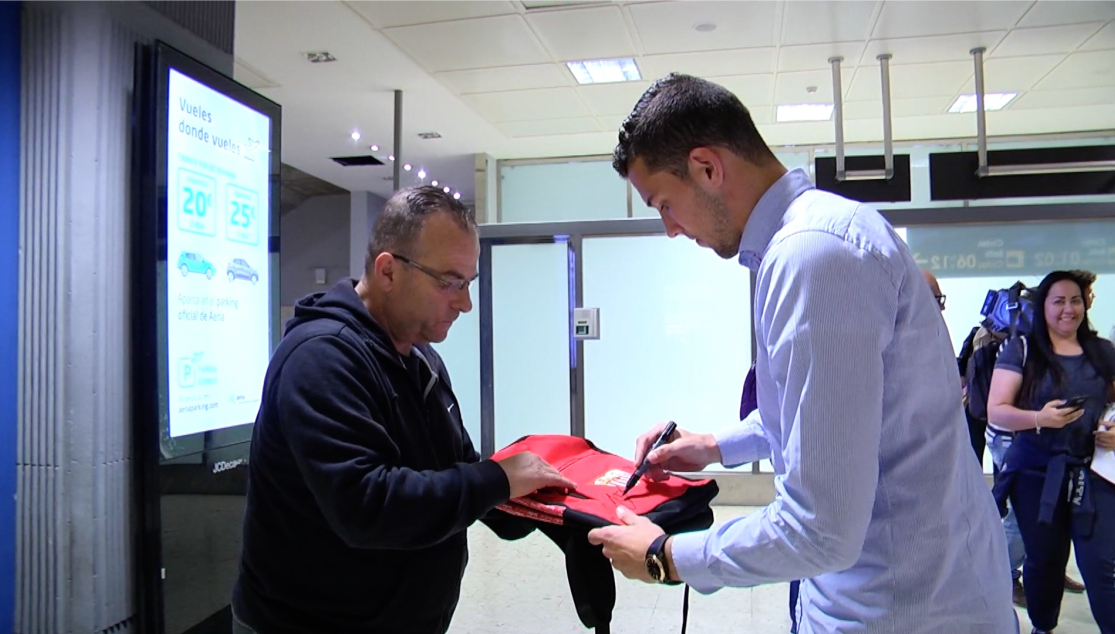 David Soria en la llegada del Sevilla FC a Valencia