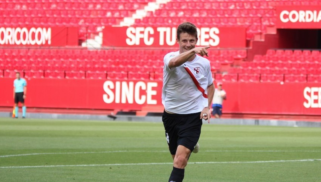 Marc Gual celebra un gol con el Sevilla Atlético