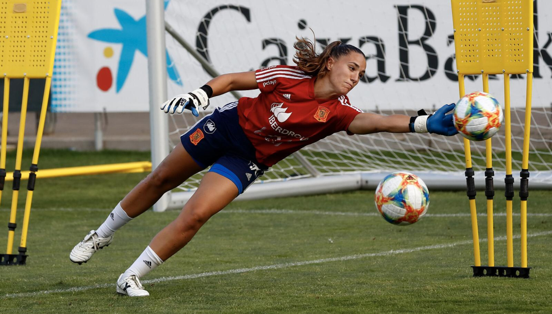 Sara Serrat, Sevilla FC y selección española