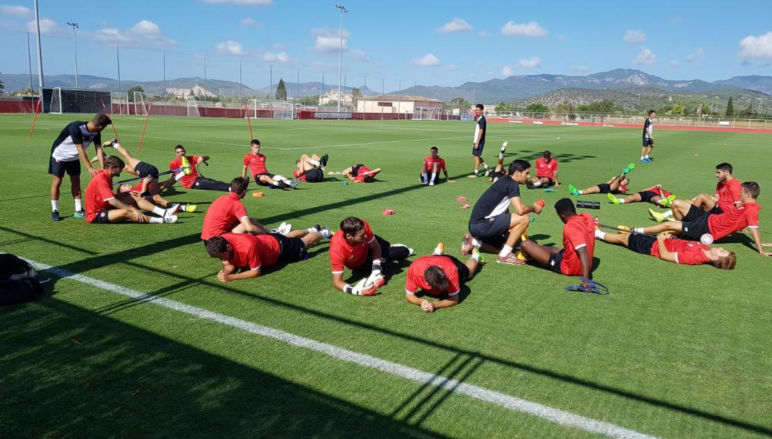 Los jugadores del Sevilla Atlético en el entrenamiento