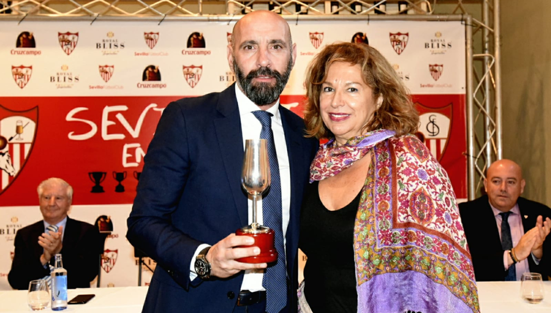 Monchi recibió el Catavino de Plata en Jerez 