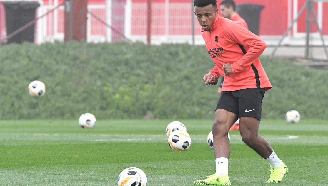 Koundé, en el entrenamiento del martes 26 de noviembre