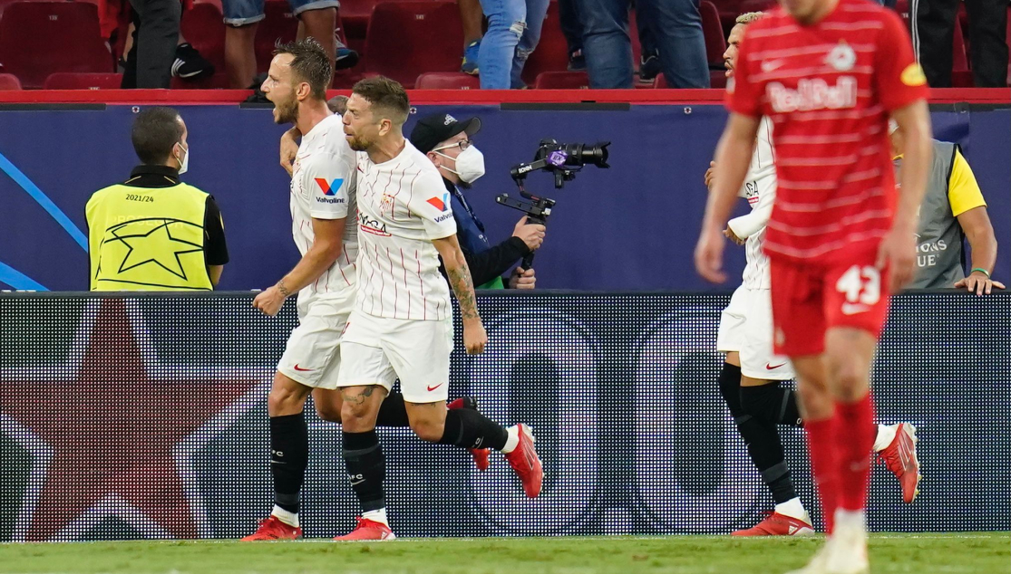 El Sevilla FC celebra un gol ante el FC Salzburgo
