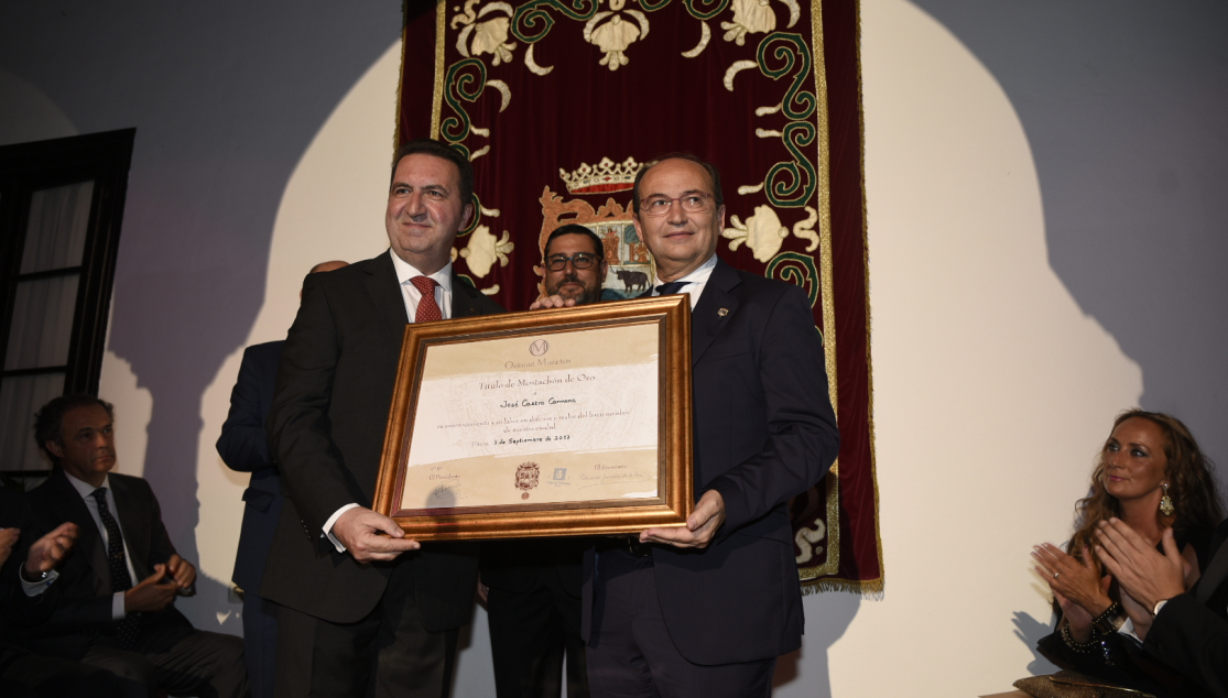 José Castro recibe el Mostachón de Oro en Utrera