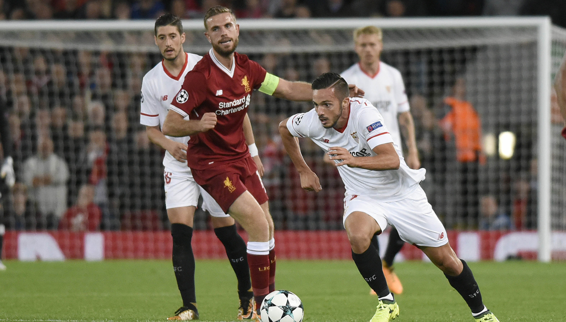 Sarabia en una acción ante el Liverpool CF