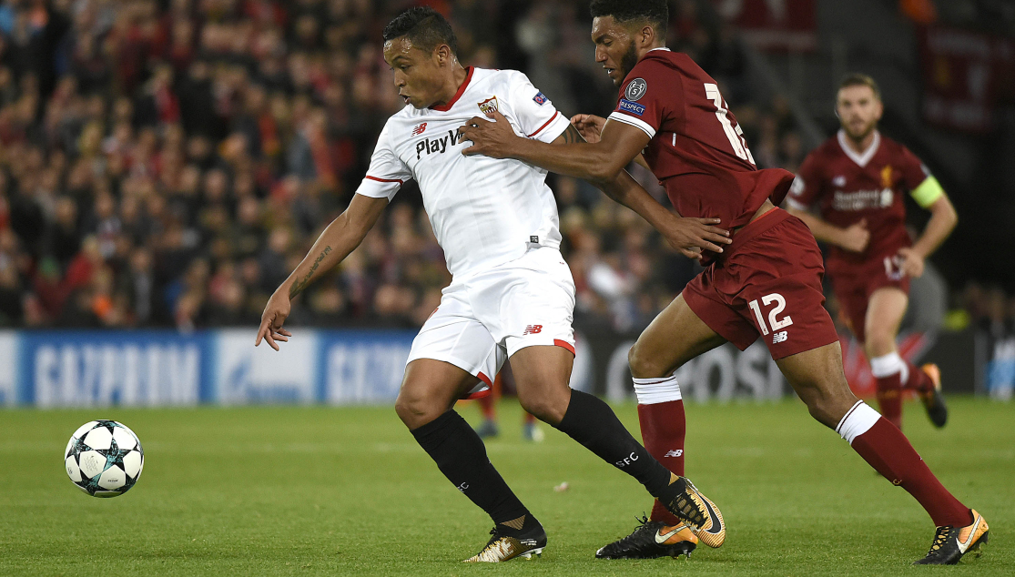 Muriel del Sevilla FC ante el Liverpool