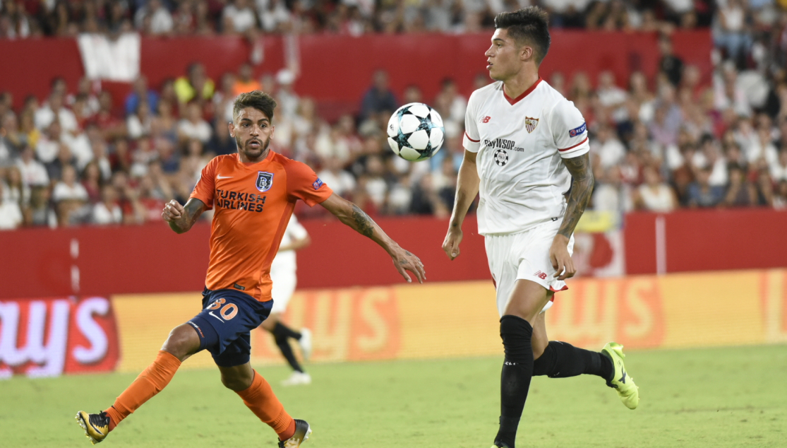 Correa del Sevilla FC ante el Basaksehir