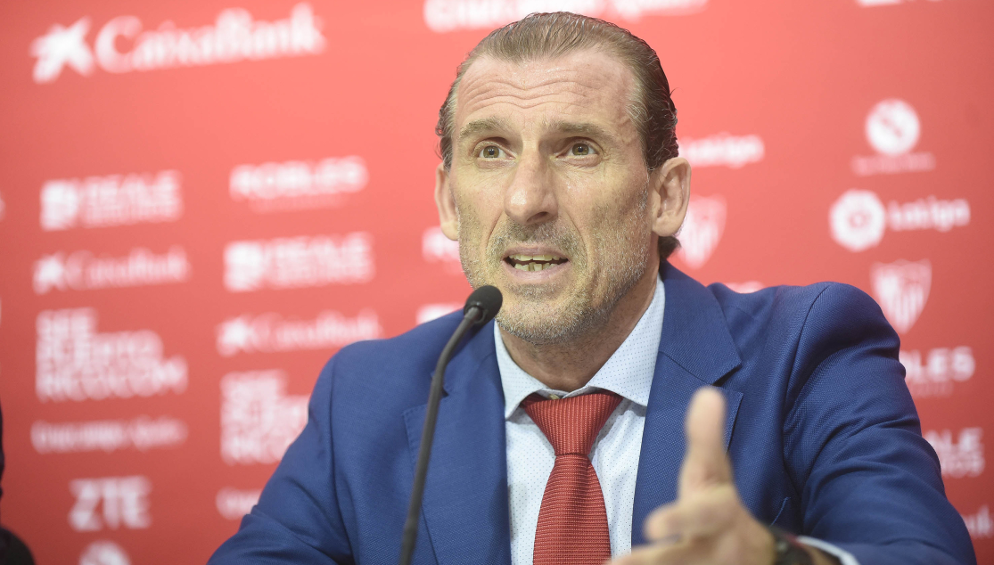 Óscar Arias en la rueda de prensa de presentación de Berizzo