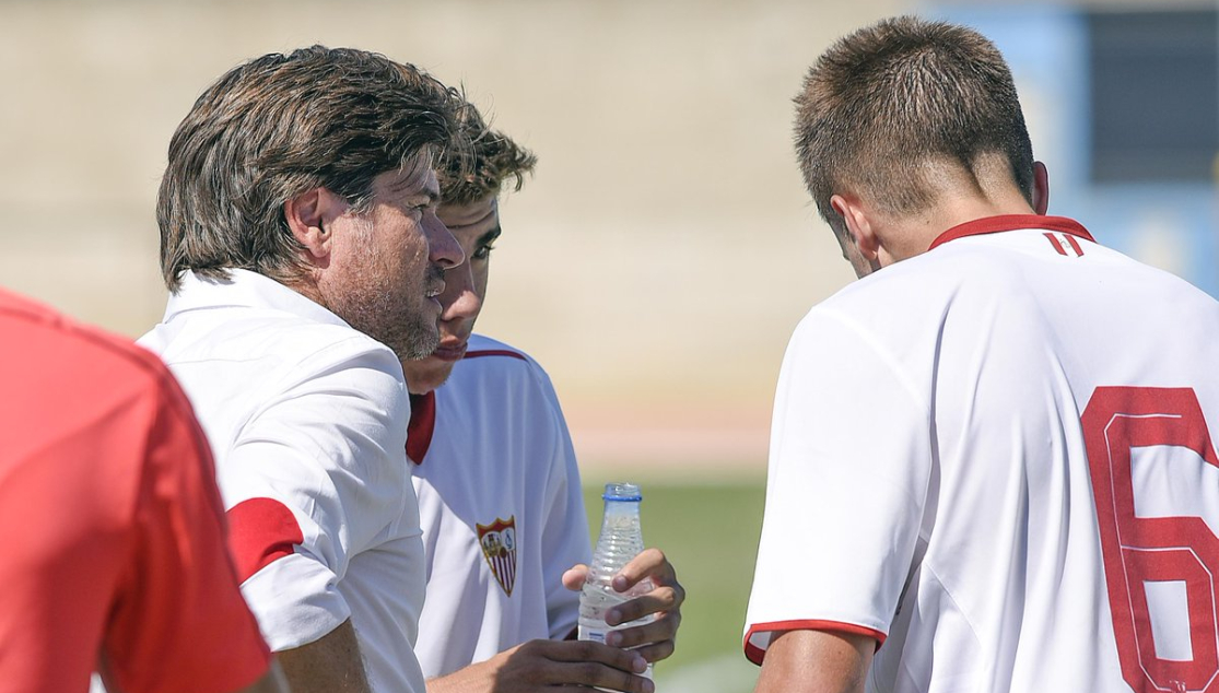 Agustín López entrenador del Sevilla FC Juvenil A