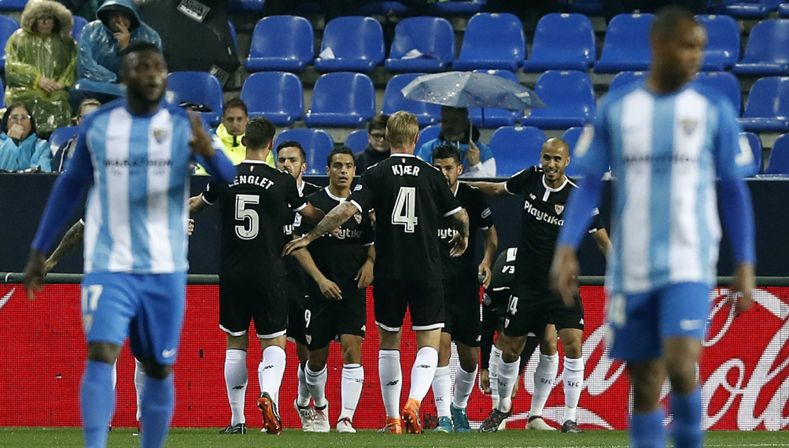 Ben Yedder celebra el gol de Correa en Málaga