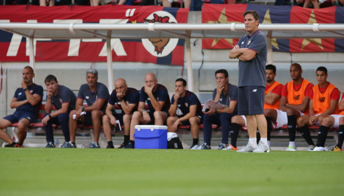 Berizzo dirige al Sevilla FC ante el Kashima