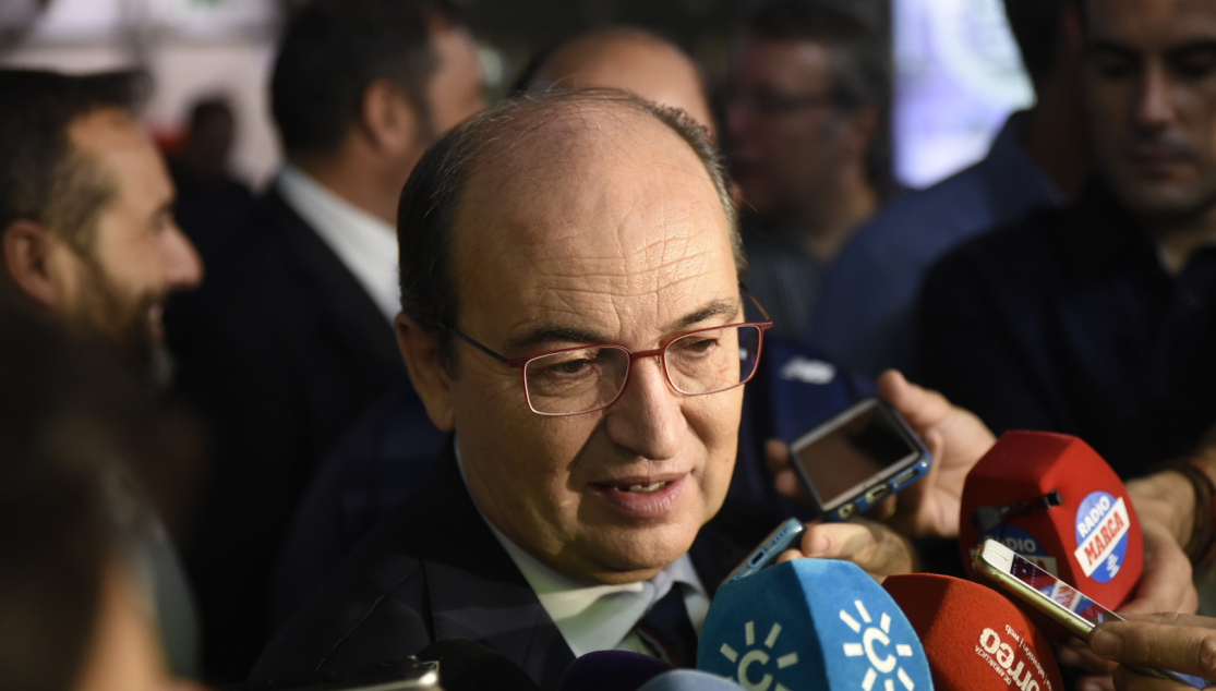 El presidente José Castro, ante los medios de comunicación