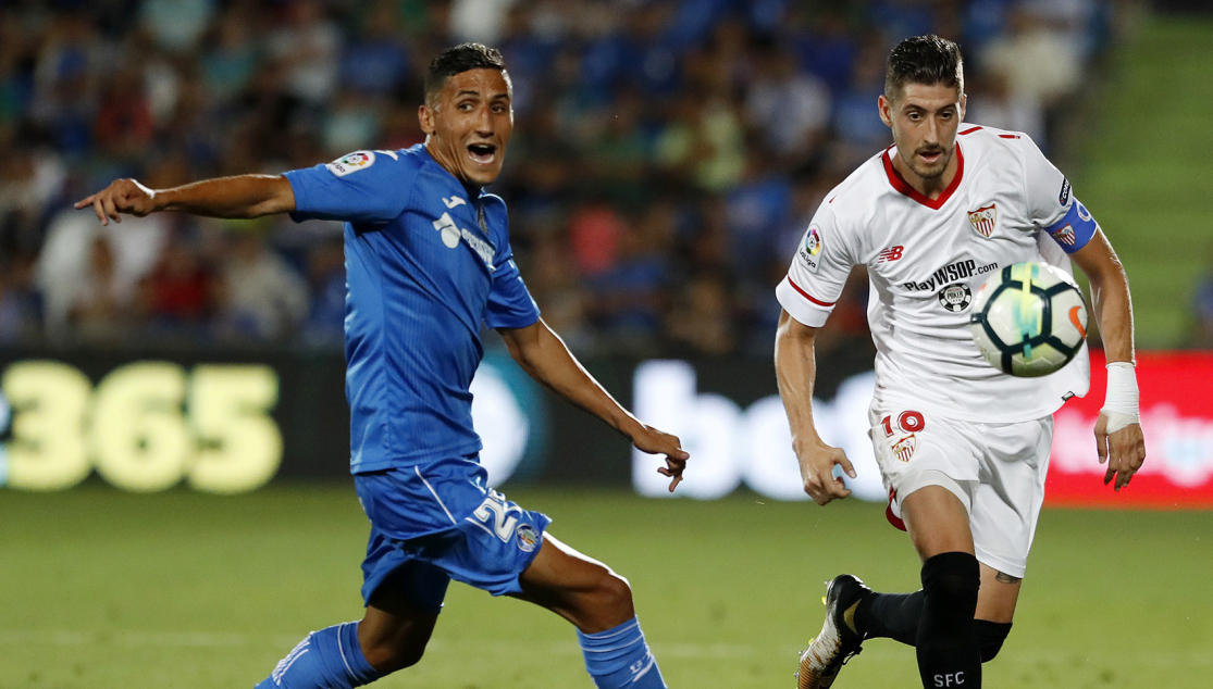 Escudero del Sevilla FC ante el Getafe