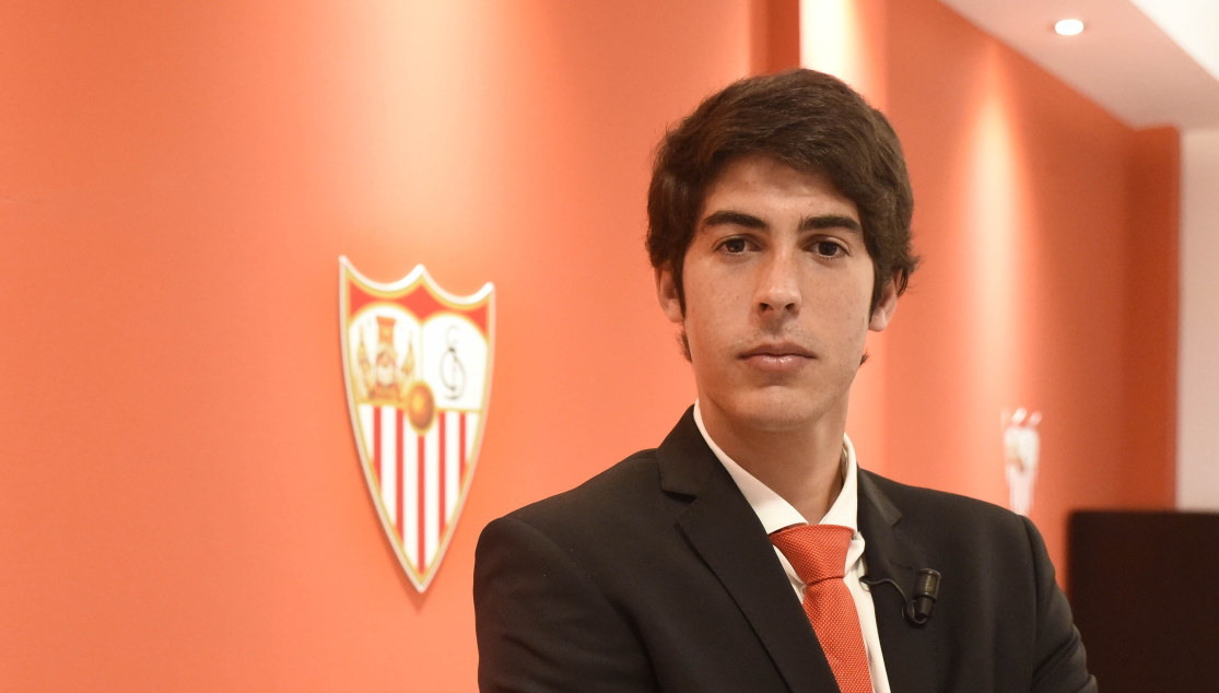 Carlos Fernández amplía contrato