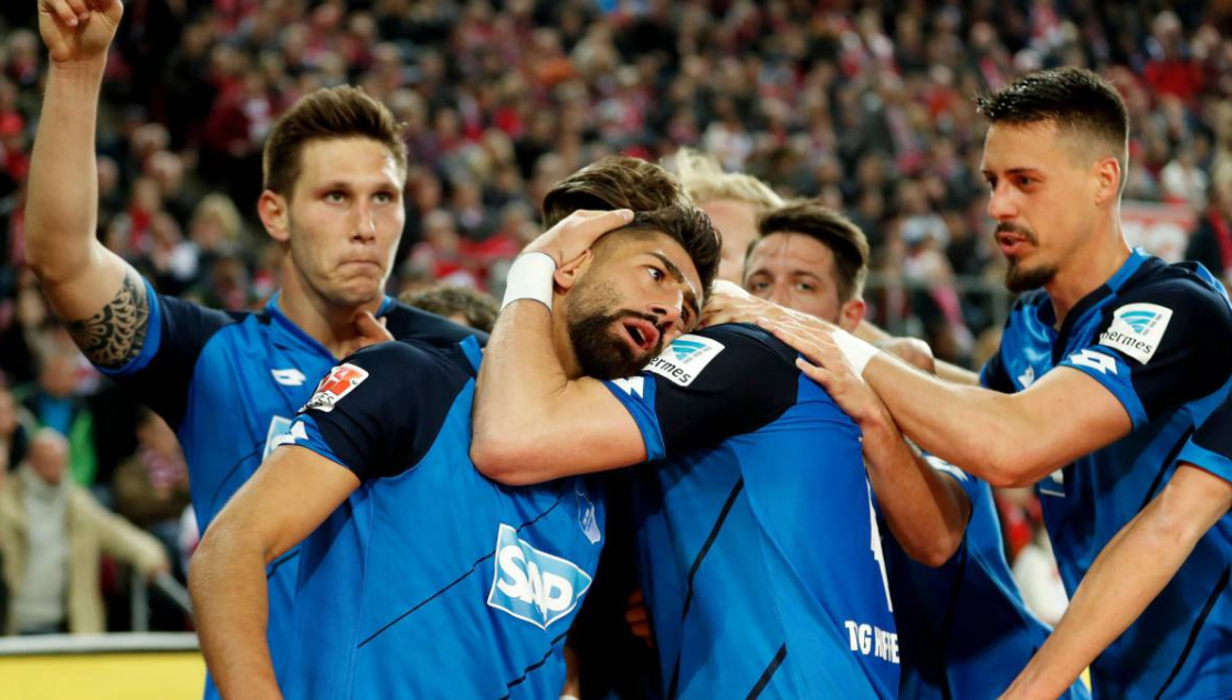 Jugadores del Hoffenheim celebran un gol