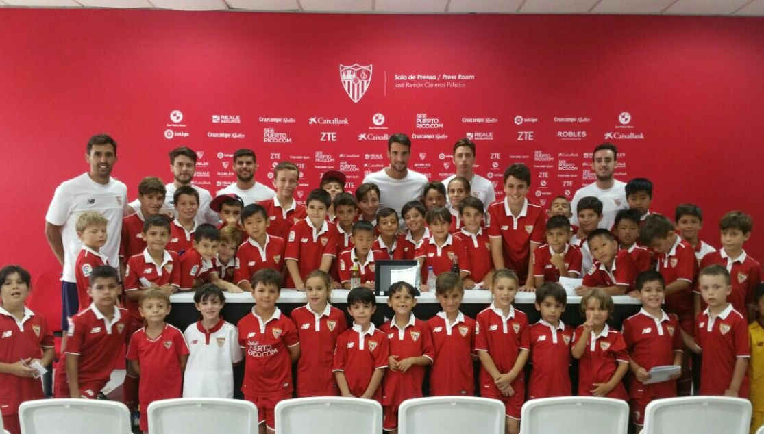 Sergio Rico en el Campus Football & English