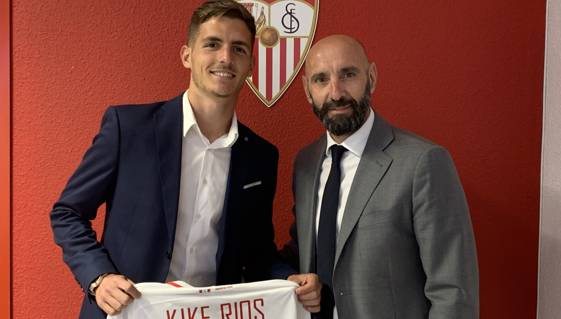 Ríos junto a Monchi el día de su renovación