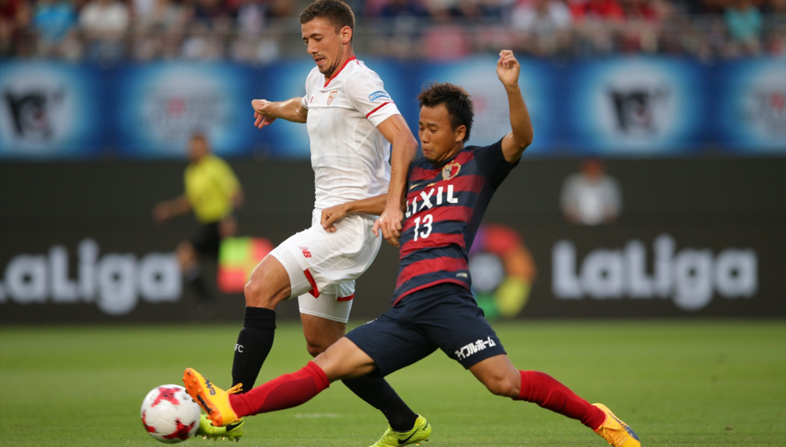 Lenglet del Sevilla FC ante el Kashima