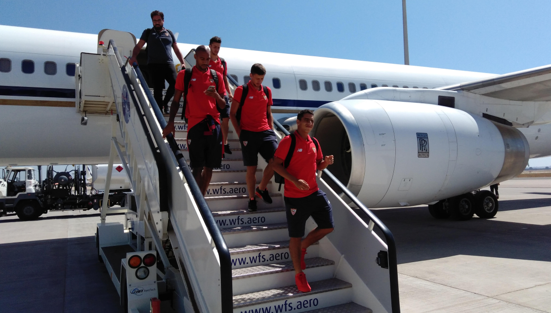 El equipo desciende del avión en San Pablo