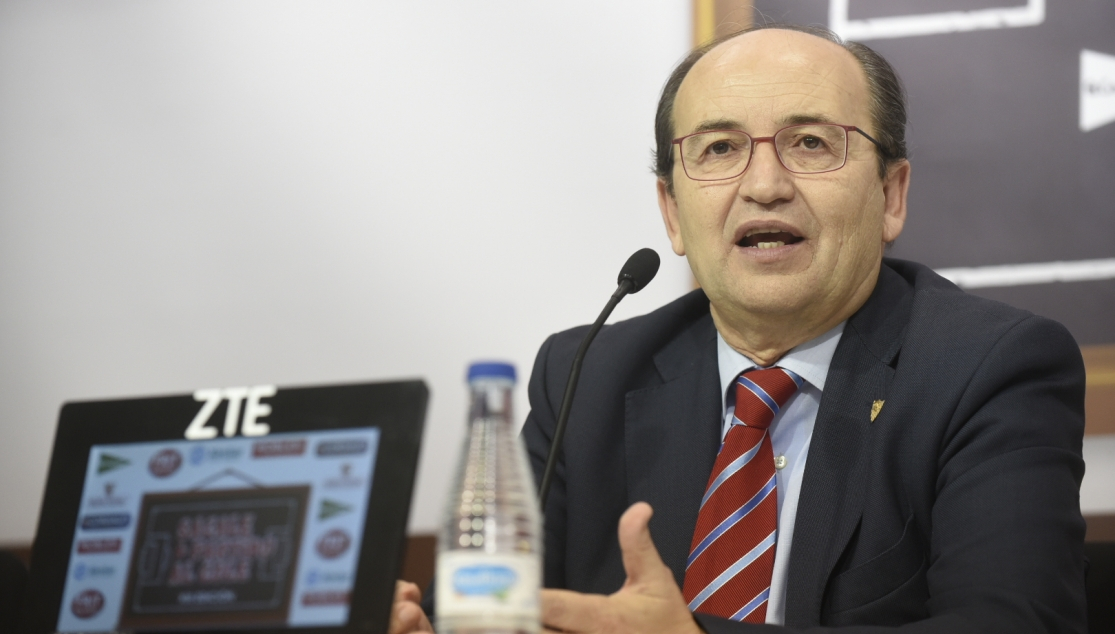 El presidente José Castro, ante los medios de comunicación