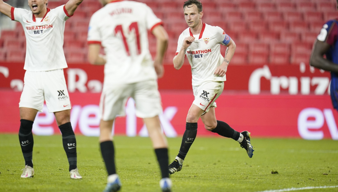 Rakitic celebra su gol ante el FC Barcelona