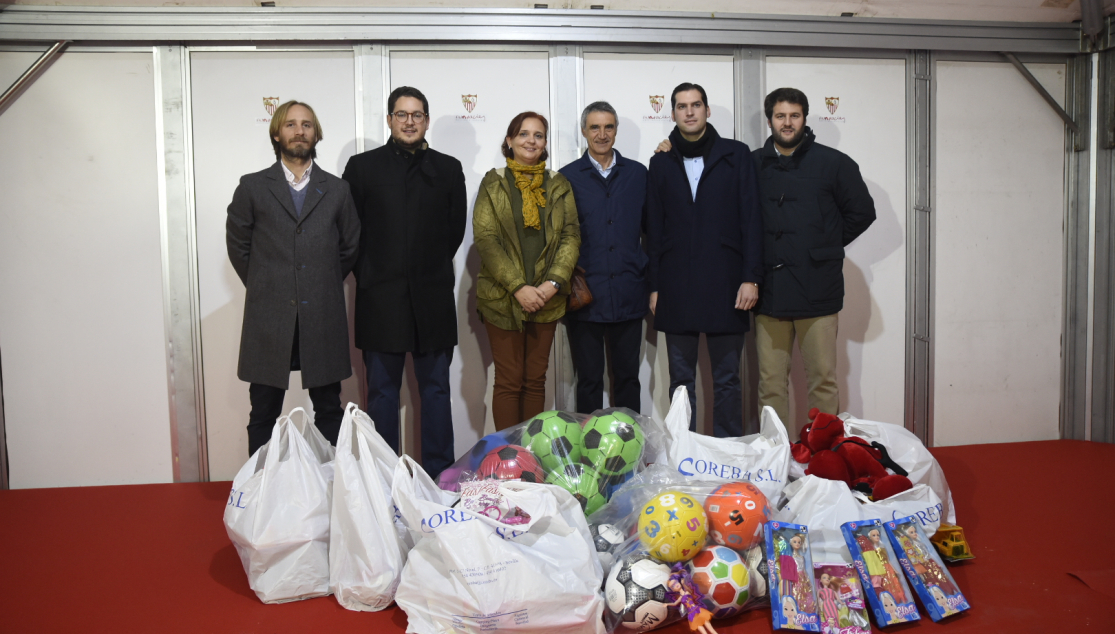 La peña Sí o Sí organizó la tradicional recogida de juguetes