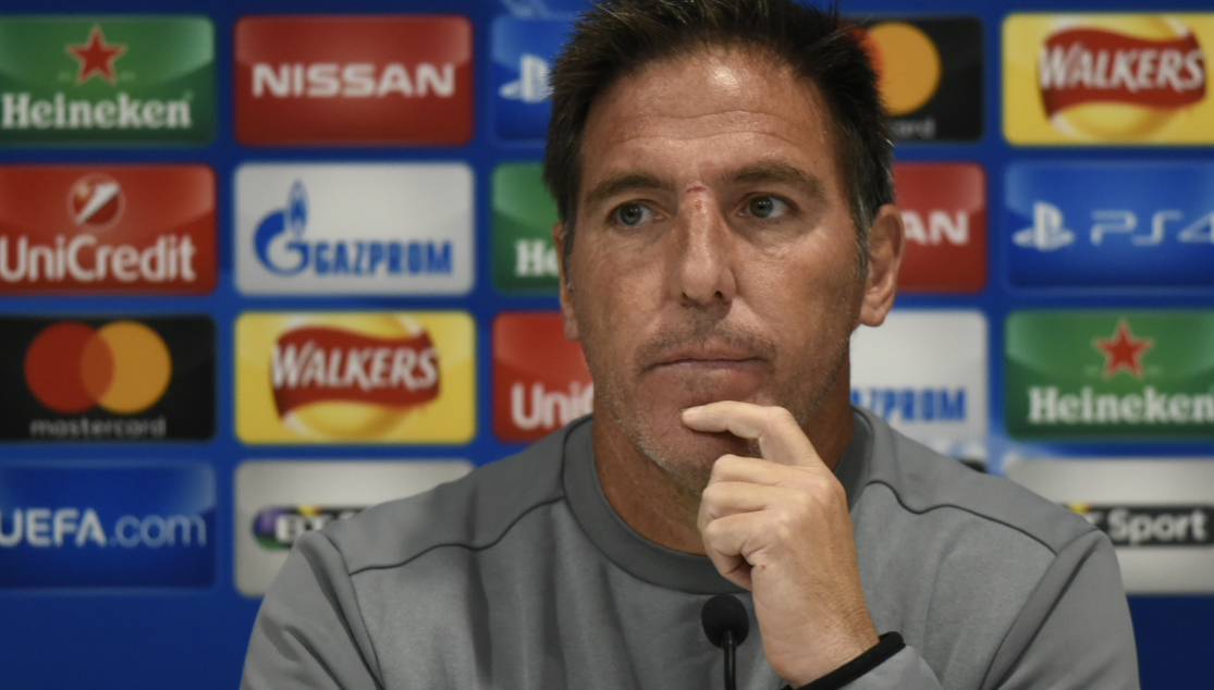 Berizzo, en la sala de prensa de Anfield Road