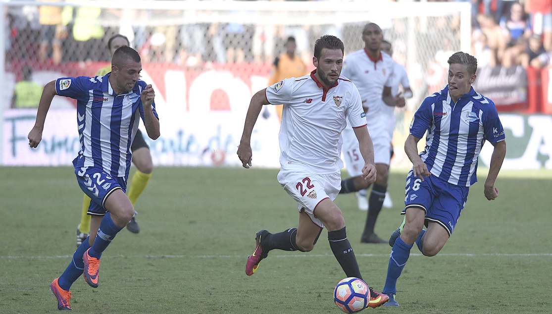 Franco Vázquez del Sevilla FC ante el Deportivo Alavés