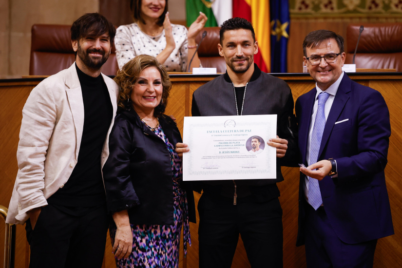 Jesús Navas recibe el premio Paloma de Plata