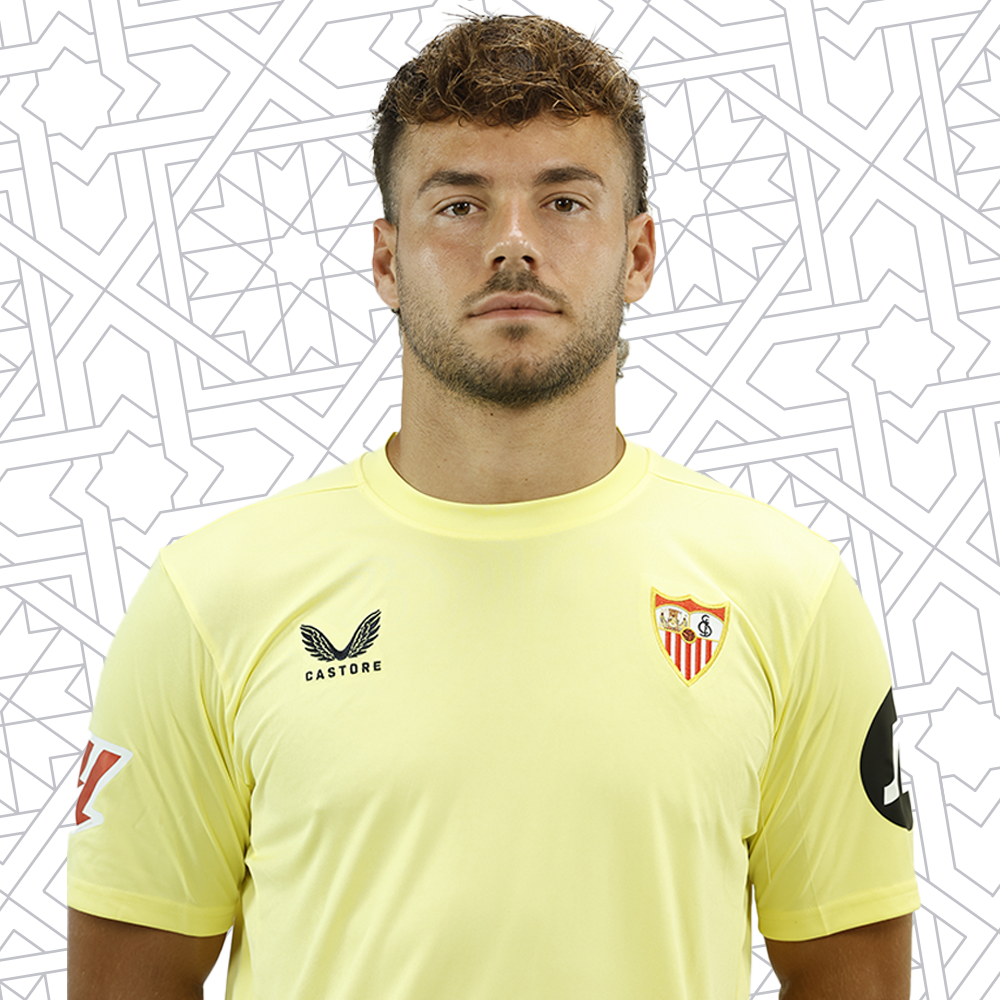 Álvaro Fernández con la camiseta del Sevilla FC