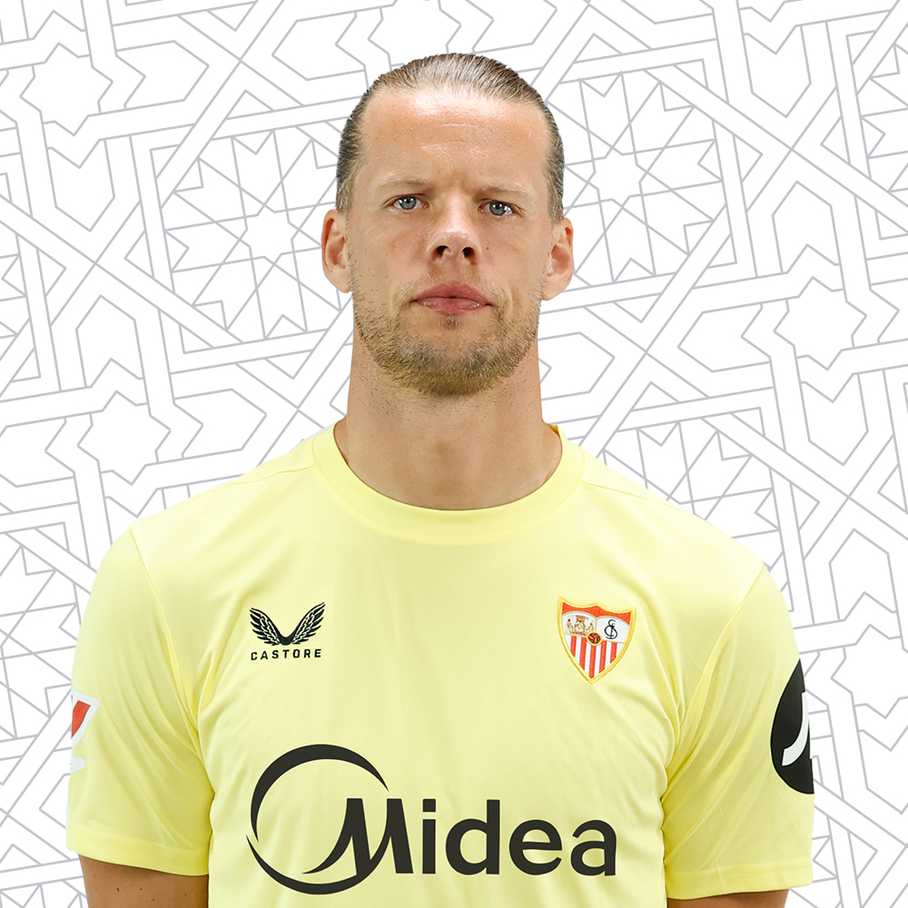 Nyland con la camiseta del Sevilla FC