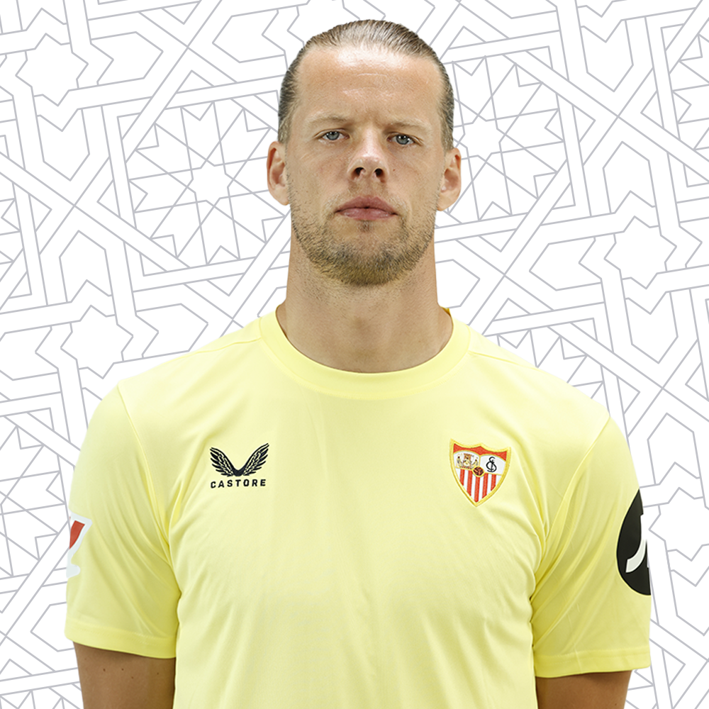 Nyland con la camiseta del Sevilla FC