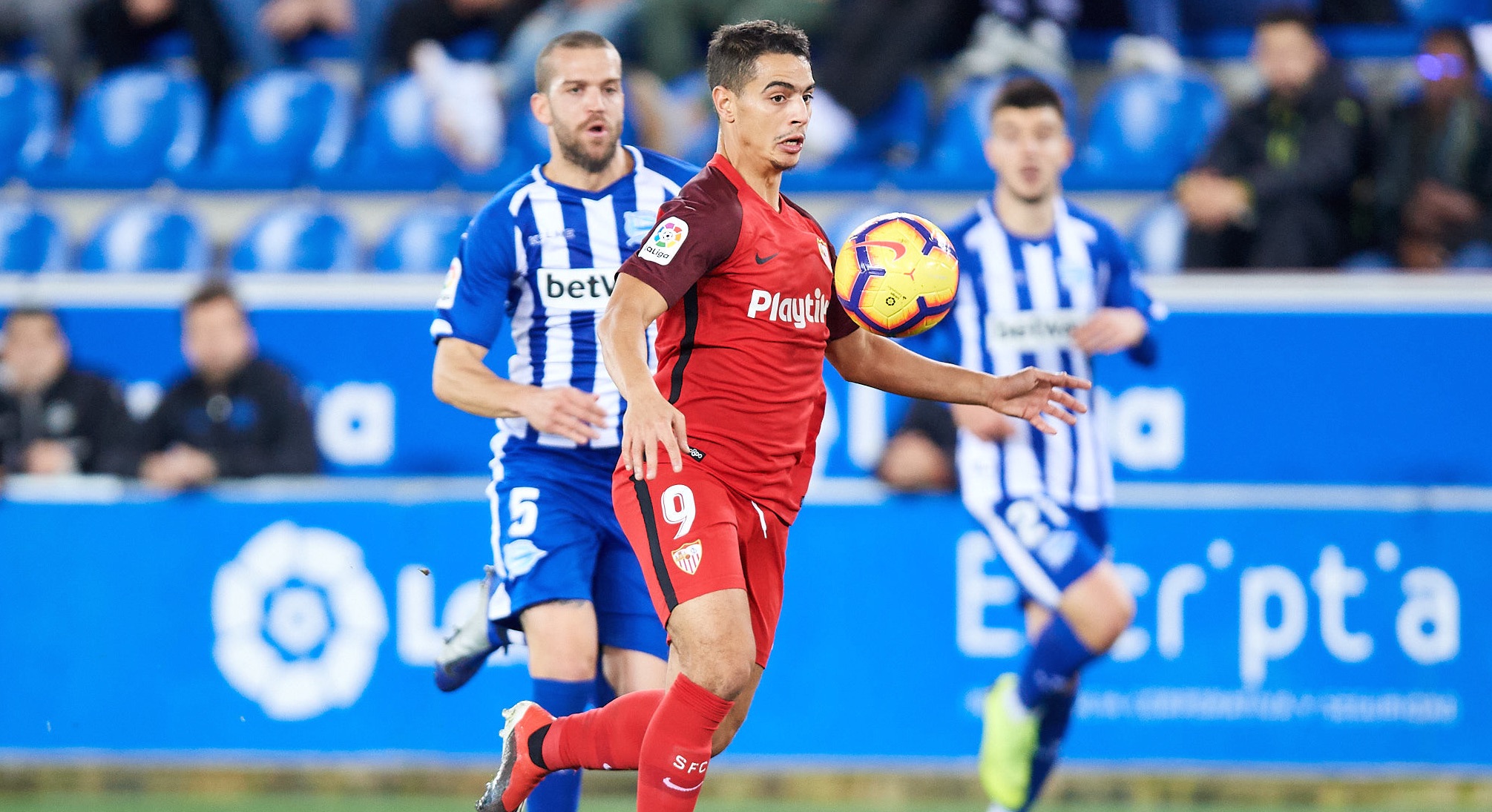 Ben Yedder del Sevilla FC ante el Alavés