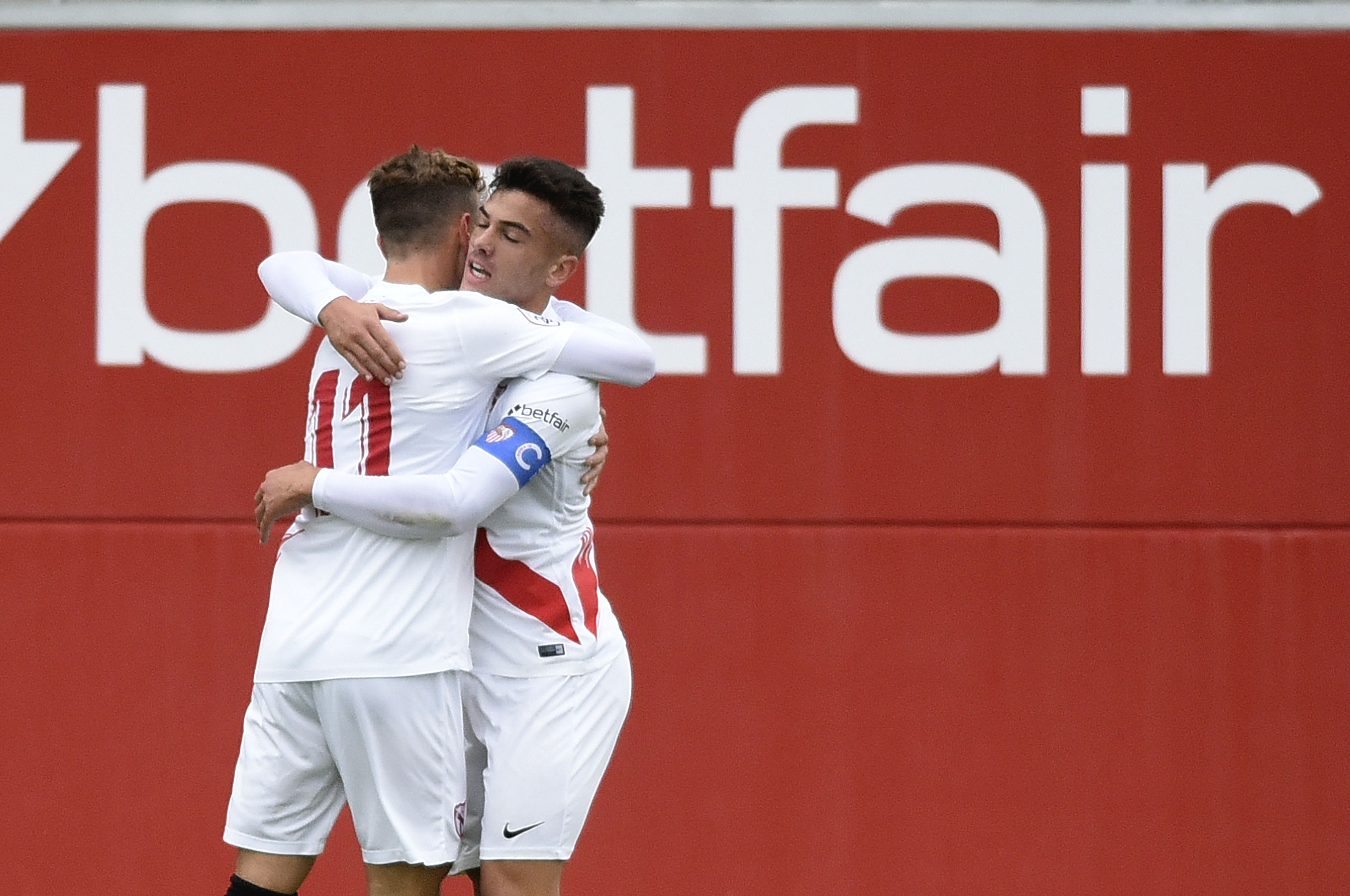 Curro y Javi Vázquez celebran el gol