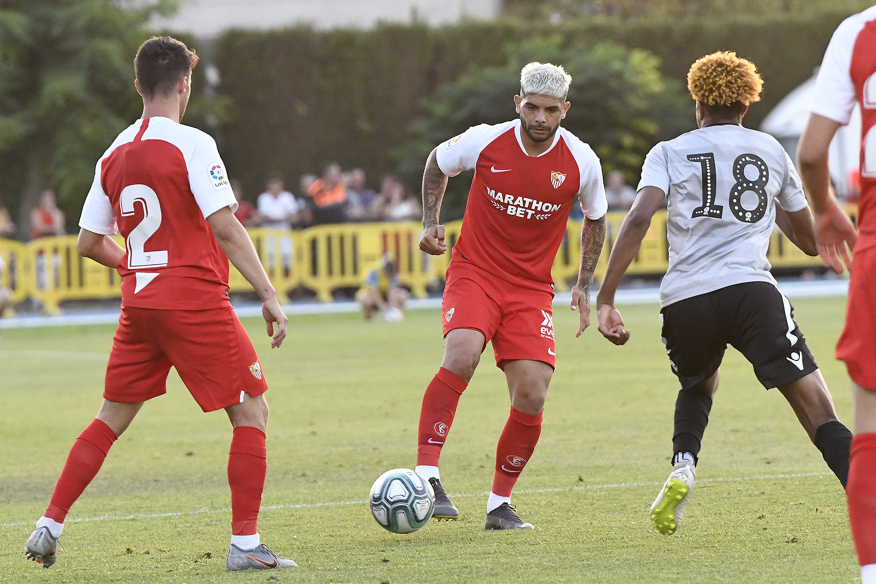 Banega del Sevilla FC ante el Reading FC