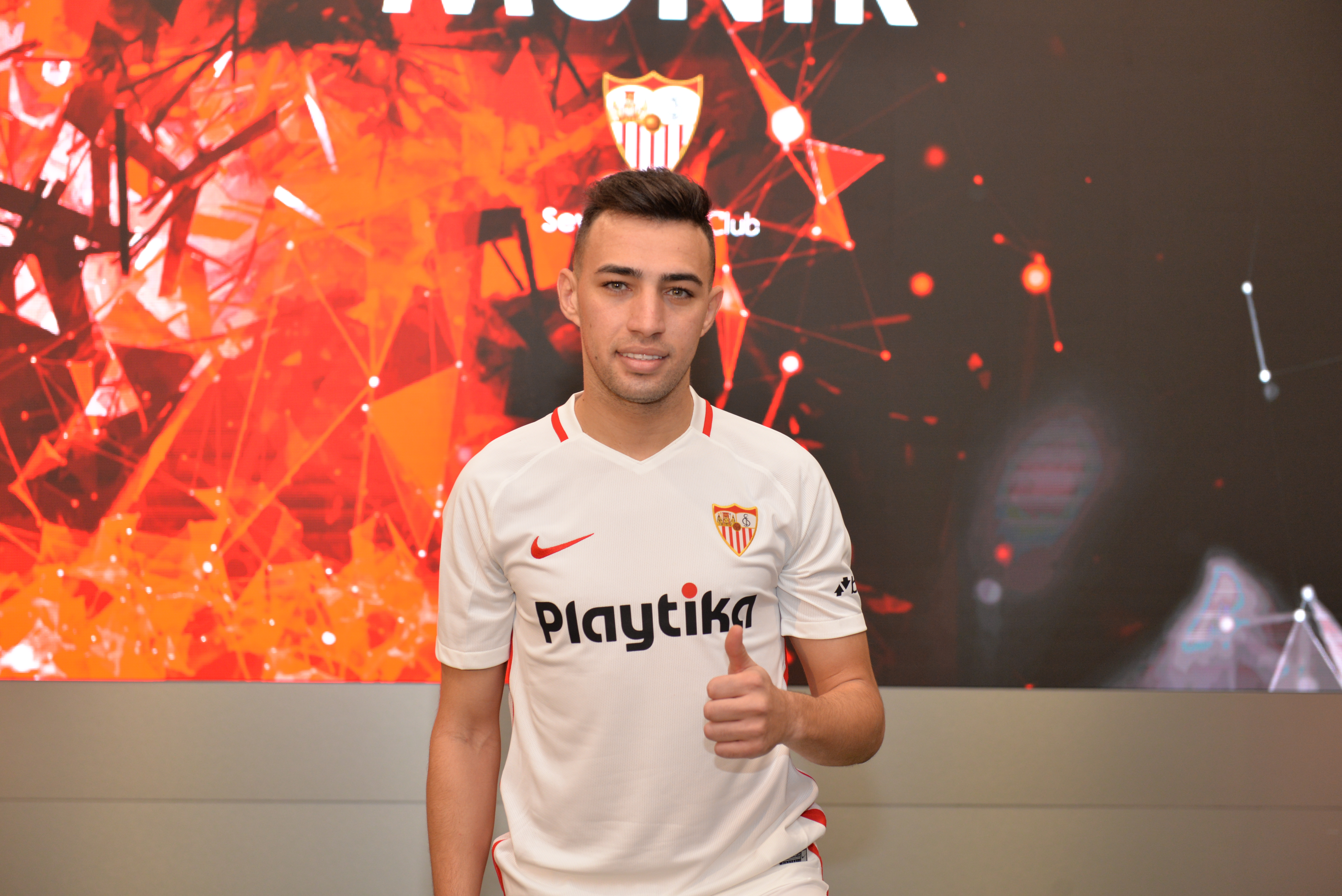 Munir en su presentación con el Sevilla FC