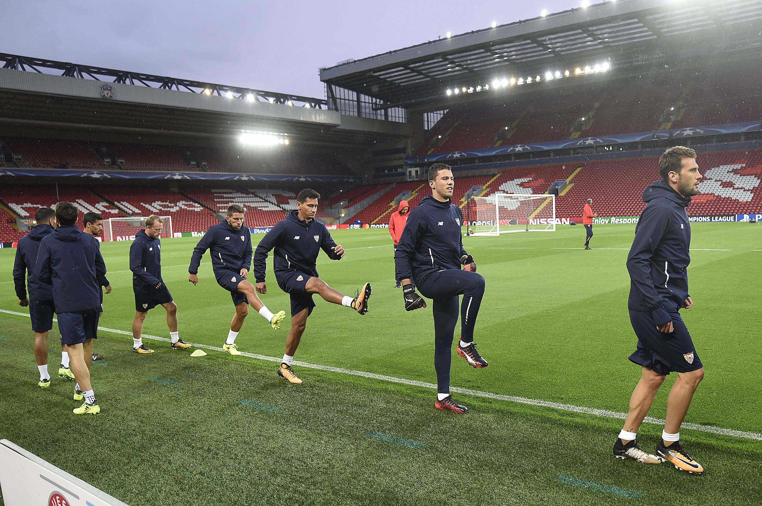 Entrenamiento del Sevilla FC en Anfield Road