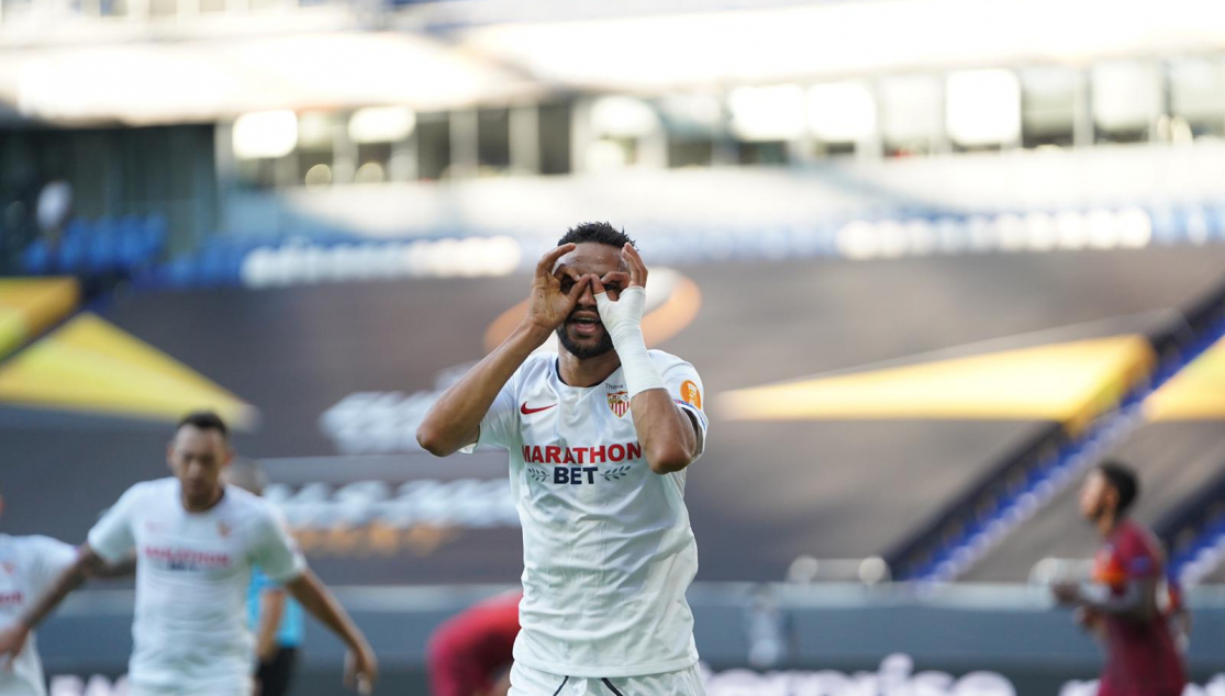 En-Nesyri celebra el segundo gol del Sevilla FC ante la AS Roma