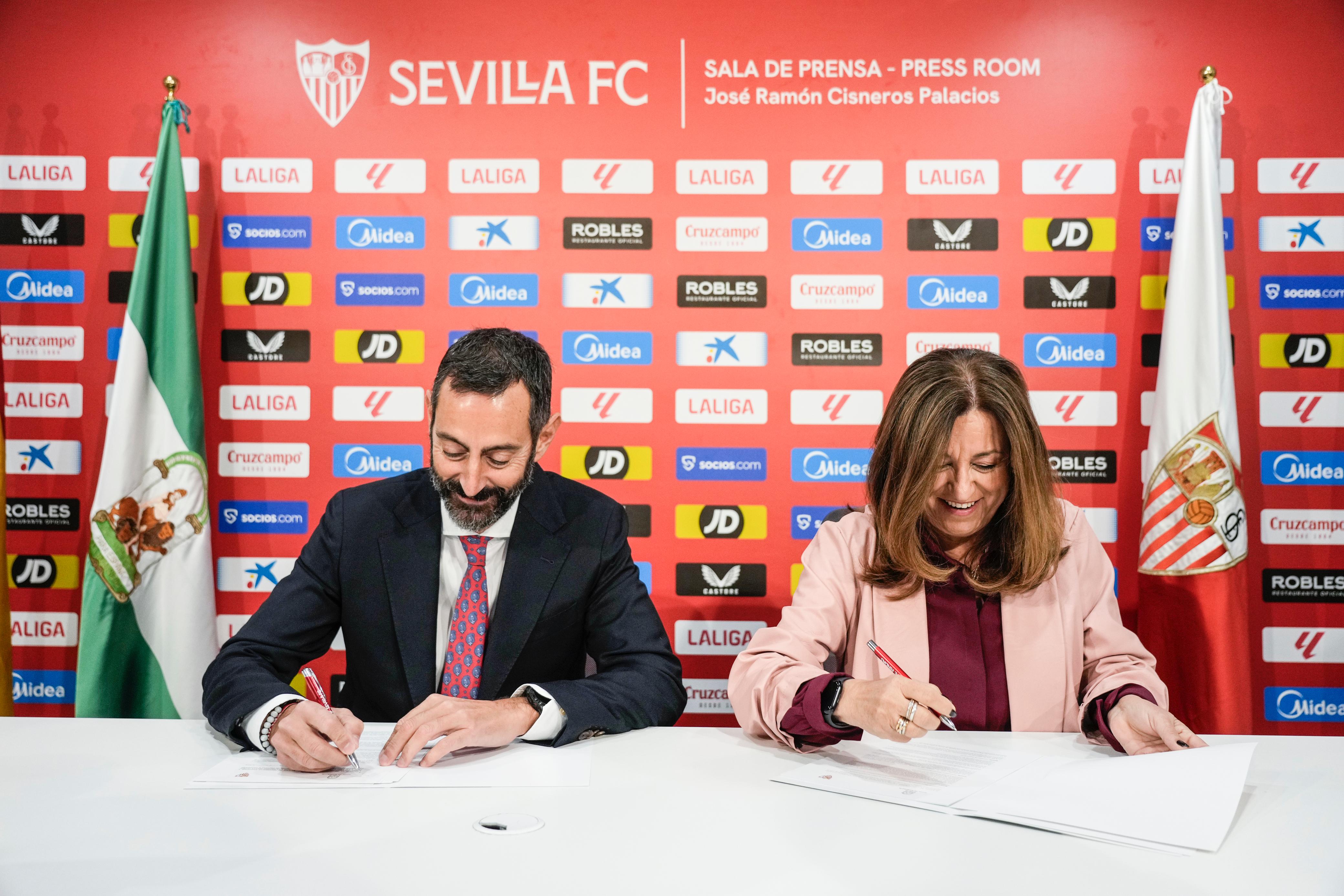 José González-Dans, junto a la consejera de educación, María del Carmen Castillo.