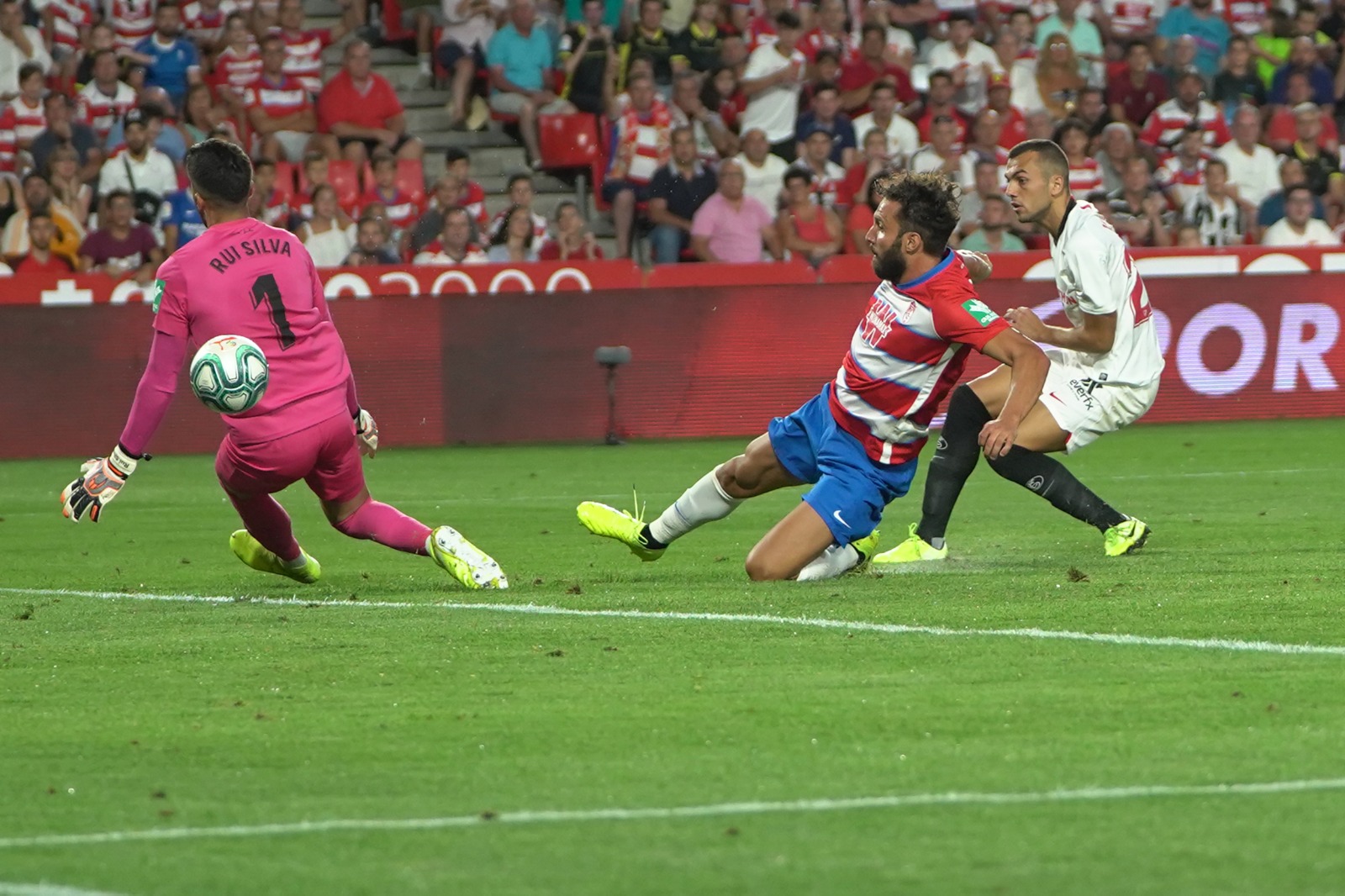 Jordán del Sevilla FC ante el Granada CF